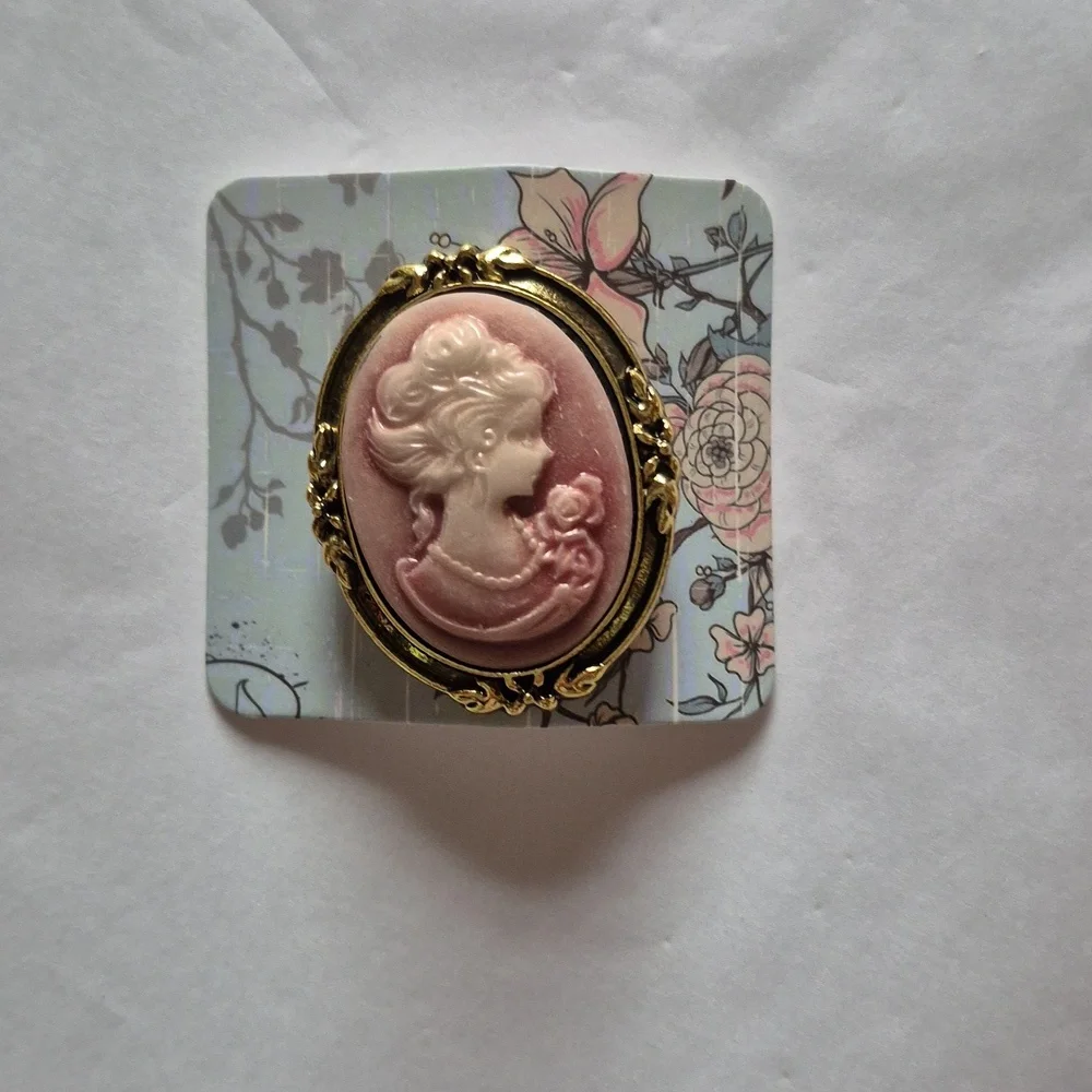 New Goldtone Cameo Brooch.